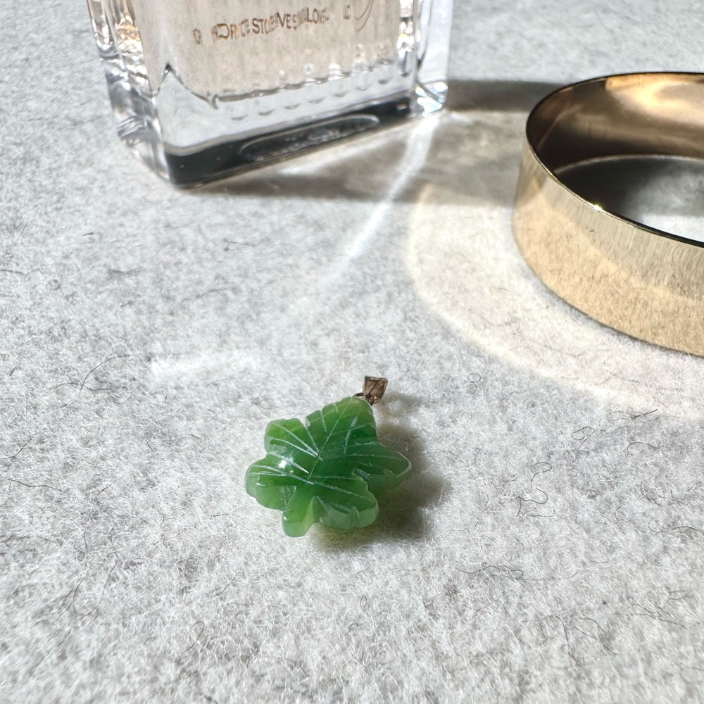 SOLD🚫 💎14k gold jade maple leaf necklace pendant